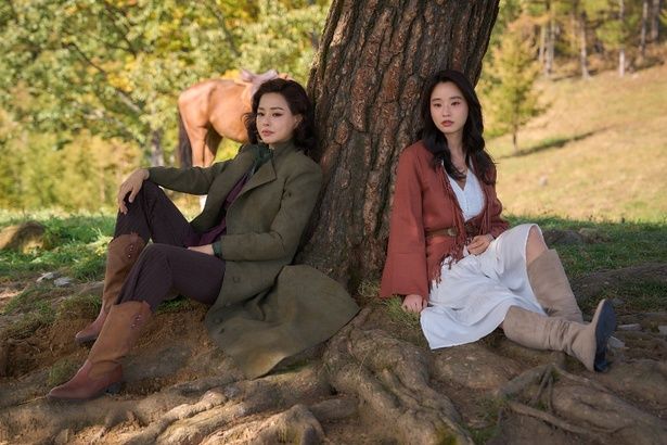 ベテラン女優＆新人女優が男社会に立ち向かっていく(「エマ」) Netflixシリーズ「エマ」独占配信中