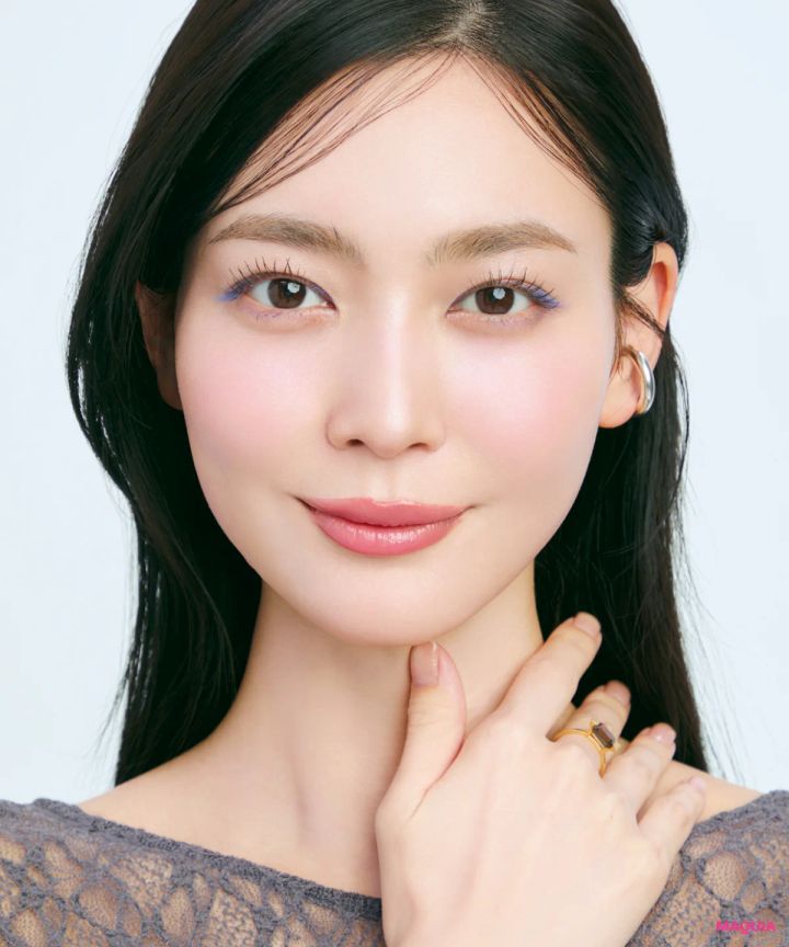 シャネル レ キャトル オンブル 29で盛り感メイクのやり方