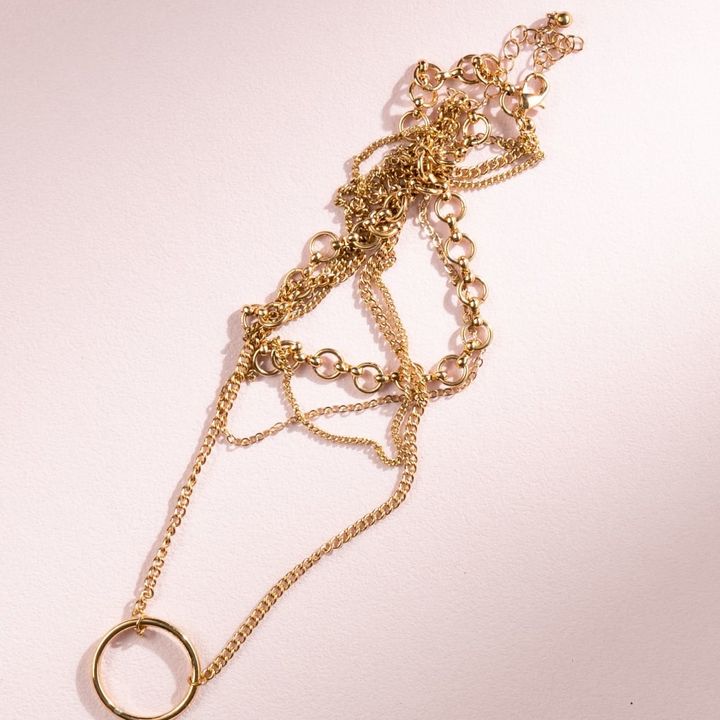 チェーンの絡まりを防ぐ！「ネックレス」の意外な保存テク「巻いちゃうの？」「旅行の時も便利！」