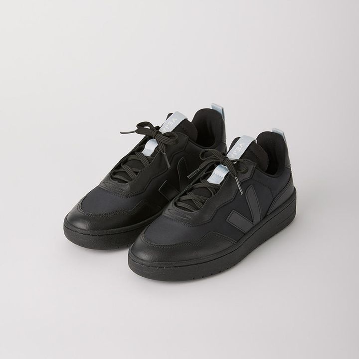 画像: ブラック ¥34,650／CFCL×VEJA ©CFCL Inc. 出典：www.veja-store.com