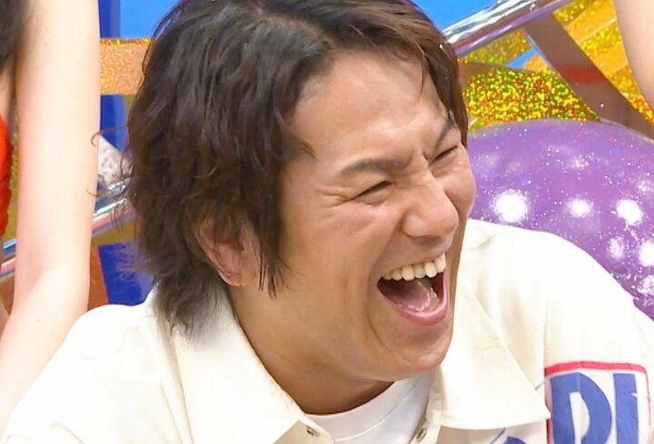 【写真・画像】人気芸人、靴を脱いだ姿に狩野英孝ら衝撃「ちっちゃ！」 1枚目