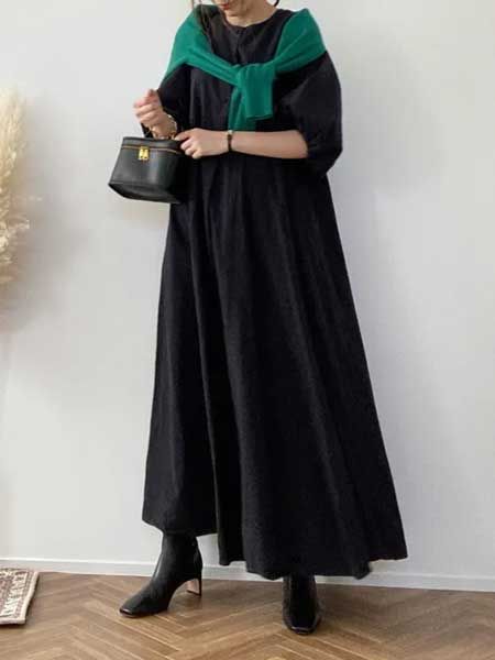 【ユニクロ】着るだけで整う。冬の“癒しカシミヤニット”