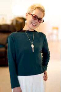 若い人にも一目置かれる、おしゃれなグレイヘア