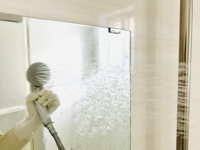 お風呂の鏡がピカピカに！諦めかけていた『ウロコ汚れ』を簡単に落とす方法