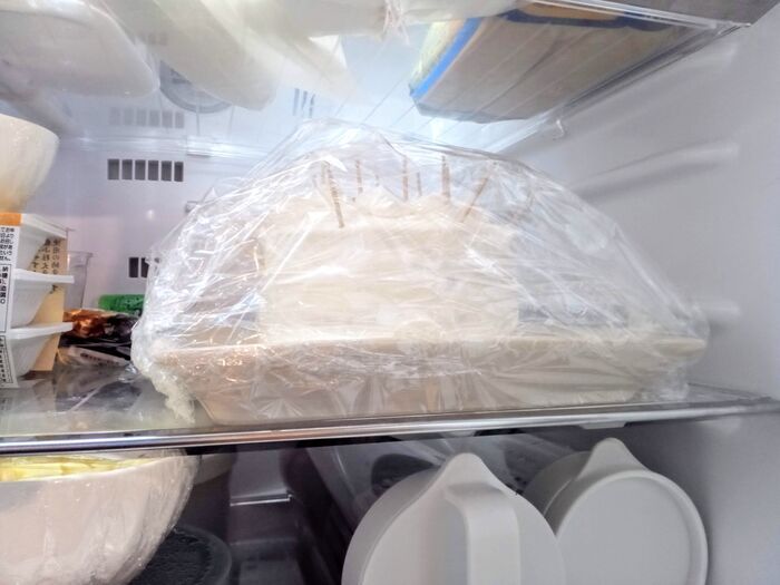 箱がなくても崩れない！手作りケーキをきれいに保管する裏ワザ。「天才の発想！」「見た目ジワる（笑）」