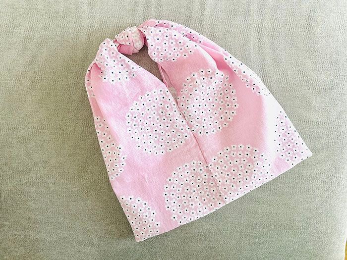結んでちょこっと縫うだけ！『手ぬぐい1枚』でお散歩バッグができちゃった♪【簡単ハンドメイド】