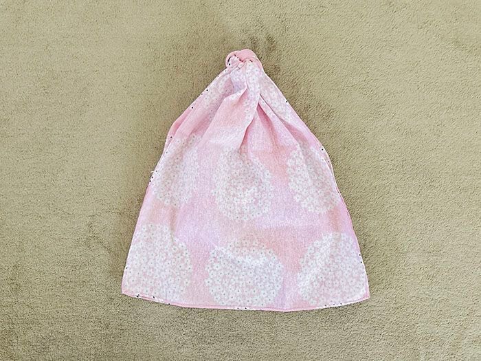 結んでちょこっと縫うだけ！『手ぬぐい1枚』でお散歩バッグができちゃった♪【簡単ハンドメイド】