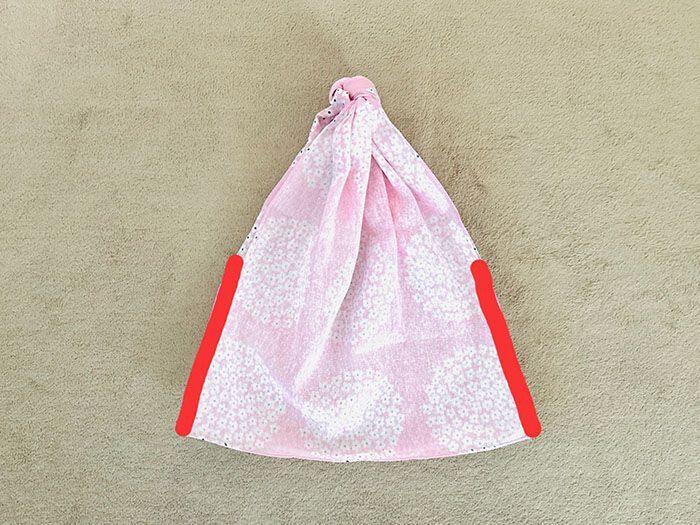 結んでちょこっと縫うだけ！『手ぬぐい1枚』でお散歩バッグができちゃった♪【簡単ハンドメイド】