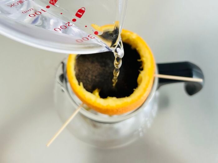 紙のフィルターはもう不要！？意外なモノでコーヒーをいれてみたら…まさかの絶品だった♡