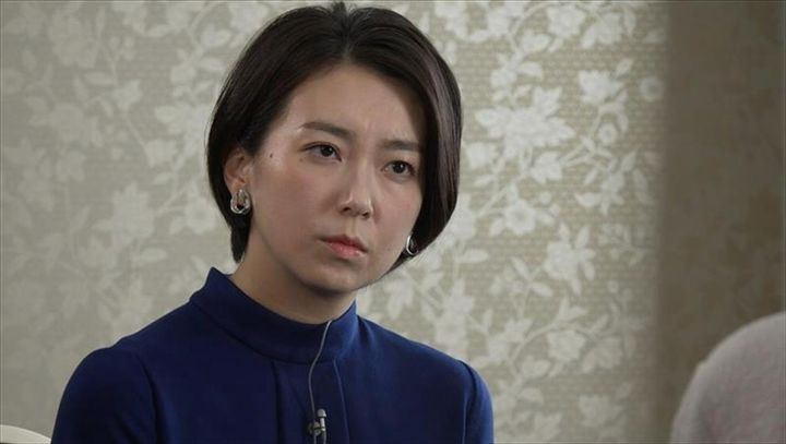 『未解決事件 File.12「ストーカー殺人 なぜ繰り返されるのか」』、話を聞く和久田麻由子アナウンサー （C）NHK width=