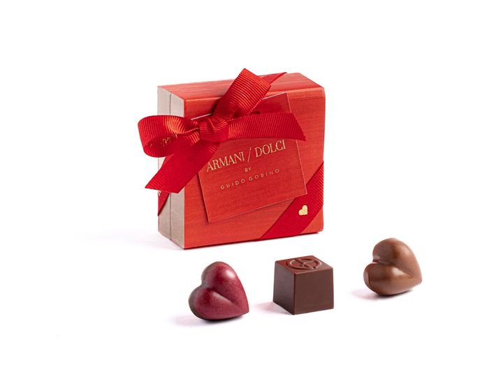 「限定プラリネ4個入り（箱入り、限定チョコレート含む4個入）」4,000円