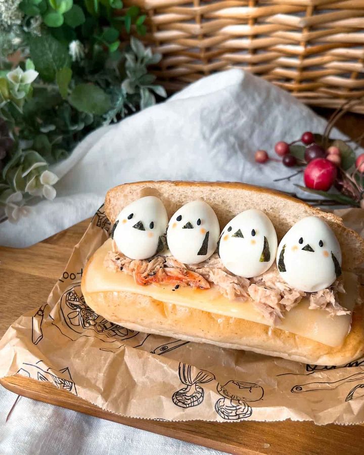 シマエナガのツナチーズロールサンド