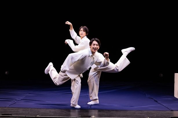 劇場で“生の芝居”を観る楽しさを知ってほしい (C)言式