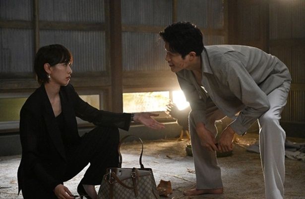 初回冒頭シーン。「本物の儀堂」「なりすましの儀堂」——どちらなのか