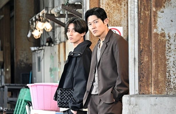 表向きは子どもを支援するNPO法人の職員で、裏では合六の部下として実行役を担う冬橋航を永瀬廉さんが演じる