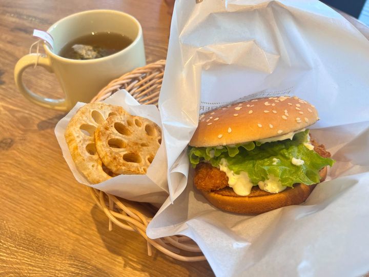 マクドナルド、モス、フレッシュネス…「フィッシュバーガー」が一番うまいのは？28年間フィレオフィッシュを避けてきたPRパーソンが一口で“禁断の沼”に落ちた…