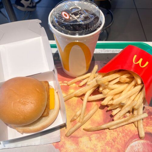 マクドナルド、モス、フレッシュネス…「フィッシュバーガー」が一番うまいのは？28年間フィレオフィッシュを避けてきたPRパーソンが一口で“禁断の沼”に落ちた…