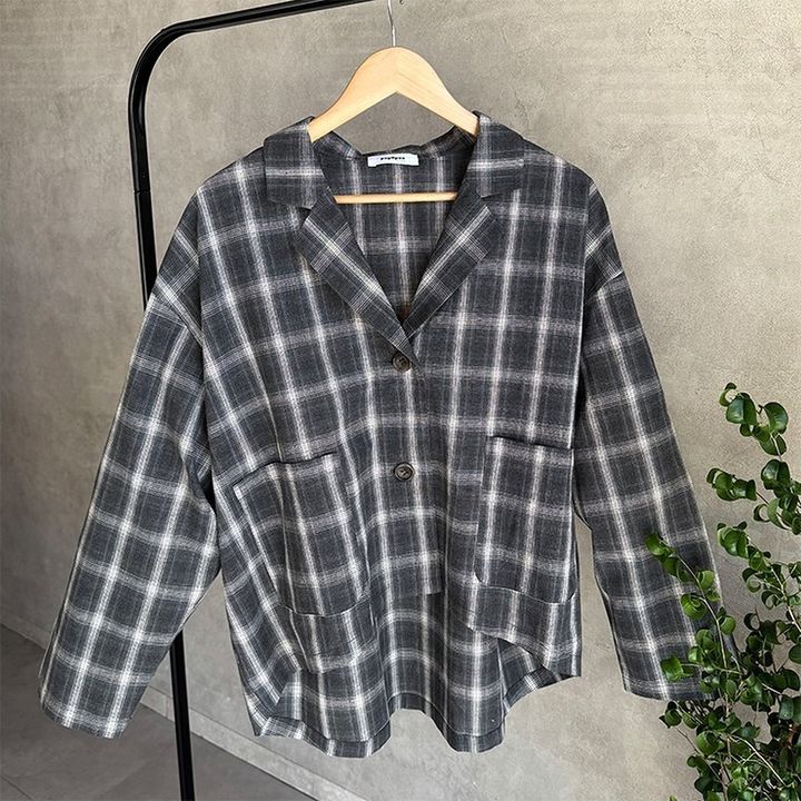 しまむらのチェック柄ジャケットシルエットシャツ（おなつ）