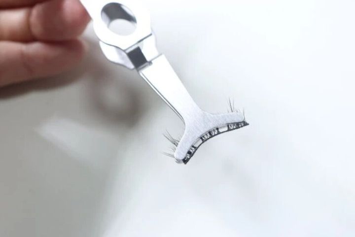 ダイソー 逆作用つけまつげピンセット 形