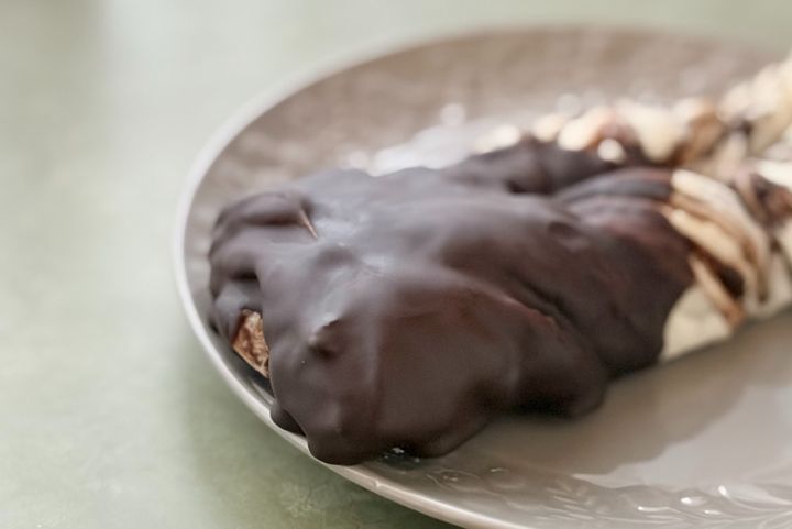 もちっと甘くておいしい！【ファミマ】の新作チョコパンを食べてみた