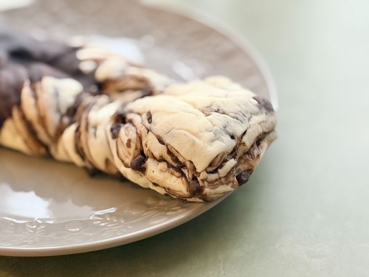 もちっと甘くておいしい！【ファミマ】の新作チョコパンを食べてみた
