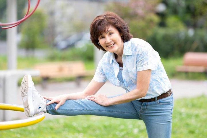 奇跡の80歳！ジーンズをすらりとはきこなす元ミス日本代表の谷 玉惠さんが実践するストレッチ