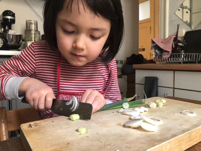 まずは残り物のチャーハンから。親がラクできて、子どもの将来にも役立つ「自炊への誘導」【タベコト in Berlin・116】の画像4