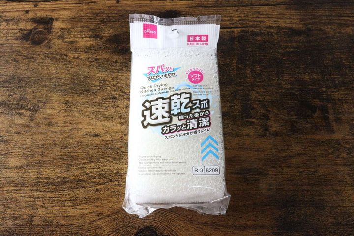 ダイソーの速乾キッチンスポンジのパッケージ