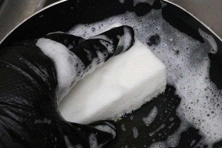 ダイソーの速乾キッチンスポンジはフライパン洗いにおすすめ