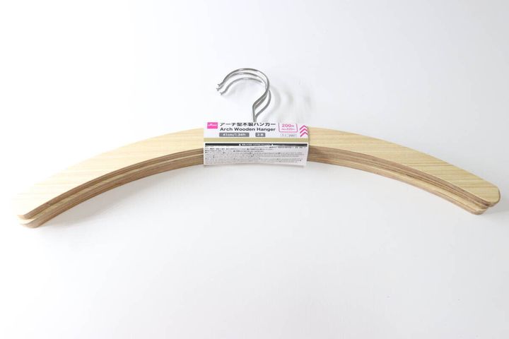 ダイソーのアーチ型木製ハンガー 41cm 3本