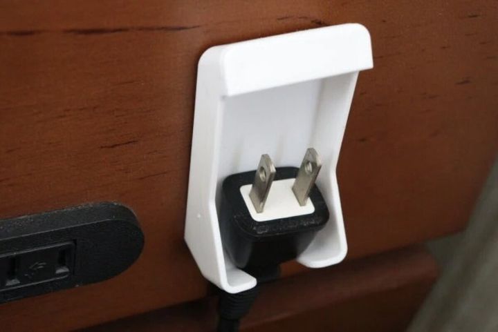 ダイソー コンセントプラグホルダー 使用例