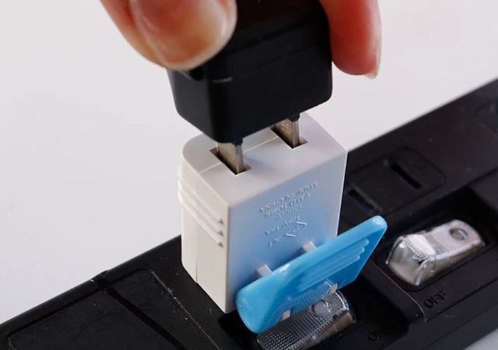 ダイソー ラクラク抜ける！電源アダプター 使用例