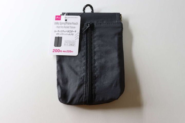 ダイソーのポケットティッシュも入るユーティリティバネ口ポーチのパッケージ