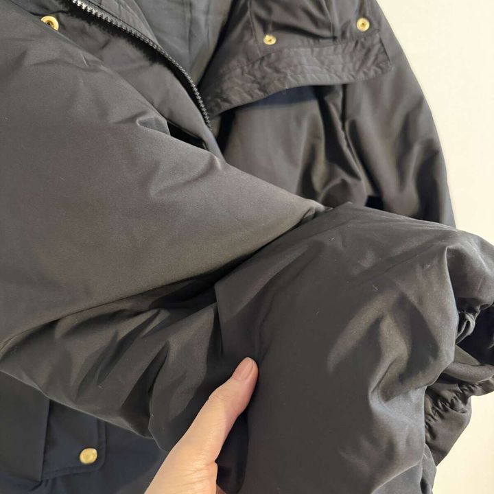 Curensology 2WAYフードダウンジャケットの袖口部分