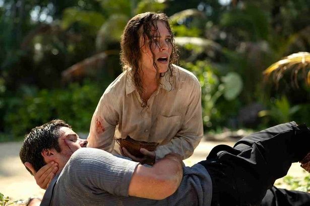 生き残ったのは、リンダと大嫌いな上司、ブラッドリー(ディラン・オブライエン)の2人だけ [c]2026 20th Century Studios. All Rights Reserved.