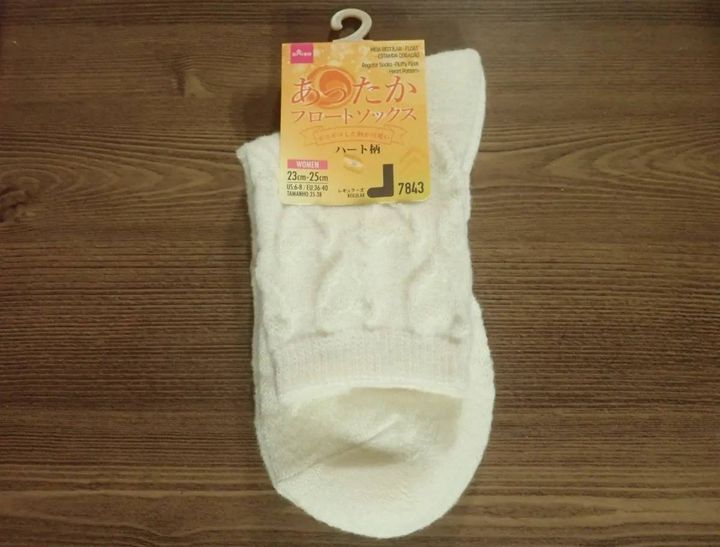 DAISO(ダイソー)：レギュラーソックス(ふんわりフロート、ハート柄)