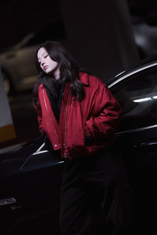 運び屋としての仕事もこなすドギョン [c]2026 PLUSMENTERTAINMENT,CLIMAXSTUDIOANDWOWPOINTALLRIGHTSRESERVED.