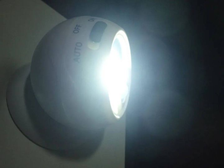 DAISO(ダイソー)：センサーライトボールタイプ