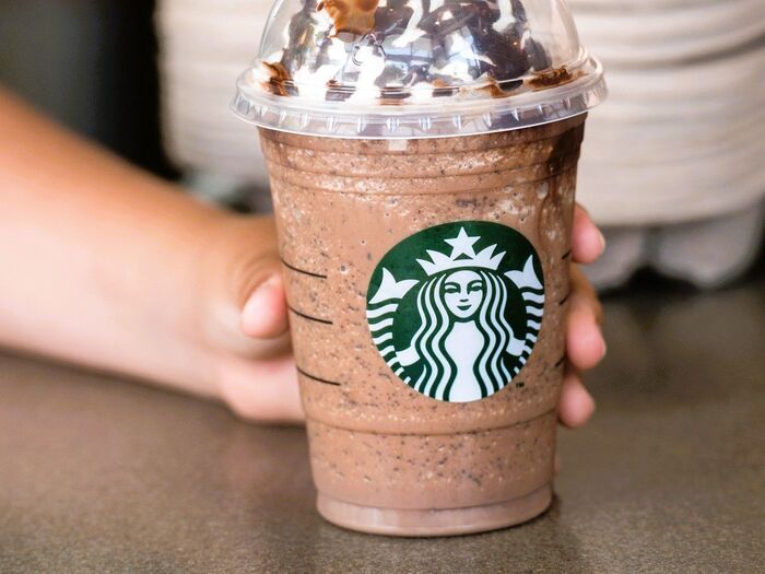 スタバで注文するとき、ドリンク名を言うのは