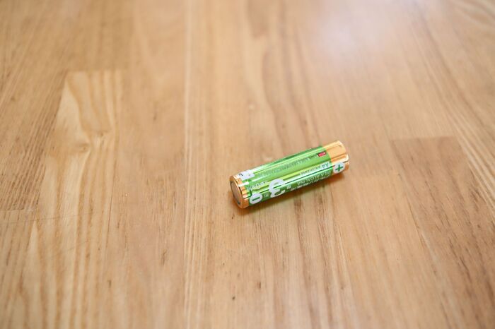 「この電池、まだ使える？」→3センチ上から落としてみて！残量が一発でわかる裏ワザ。