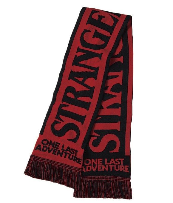 ジュンと『ストレンジャー・シングス』のコラボアイテム（マフラー）