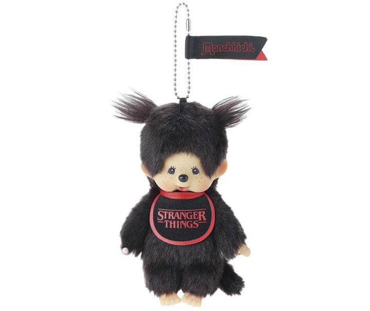 モンチッチと『ストレンジャー・シングス』のコラボアイテム（キーチェーン）