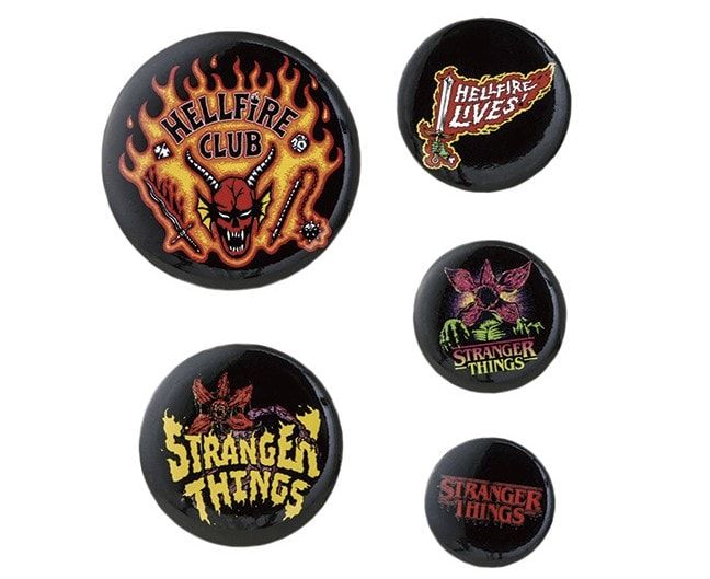 スリーコインズと『ストレンジャー・シングス』のコラボアイテム（缶バッチ）