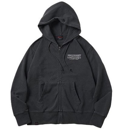 ジュンと『ストレンジャー・シングス』のコラボアイテム（ジップパーカ）