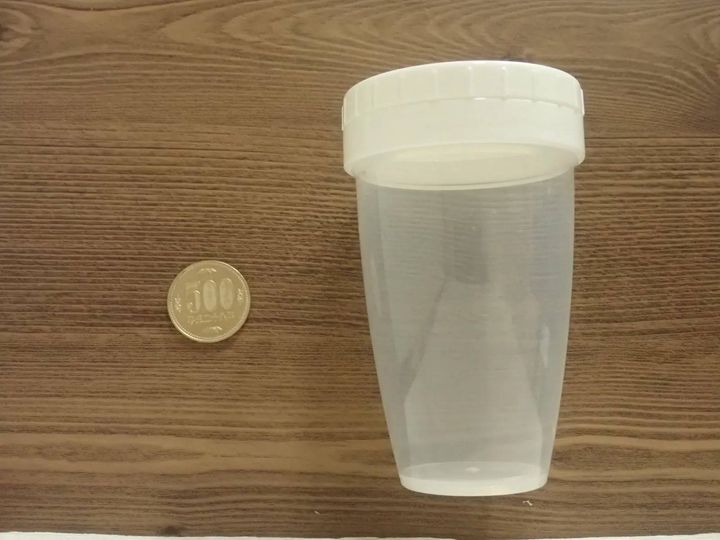 DAISO(ダイソー)：小麦粉ふりふりストッカー