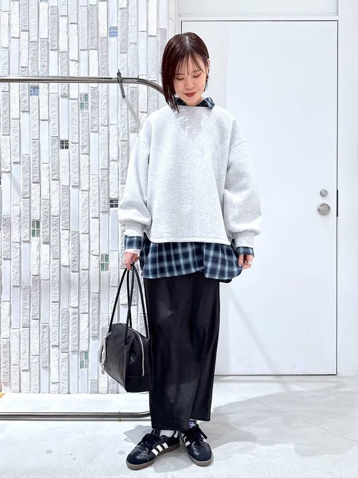 チェック柄のシャツをレイヤードして雰囲気を変えて 出典：WEAR