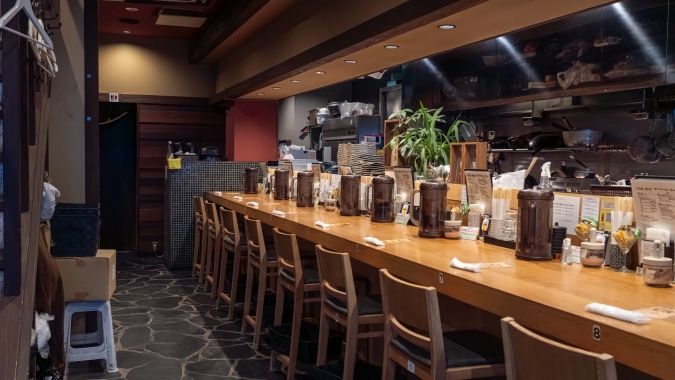 とんかつ わか葉 天神本店 1階カウンター席