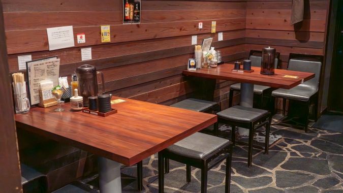 とんかつ わか葉 天神本店 1階テーブル席