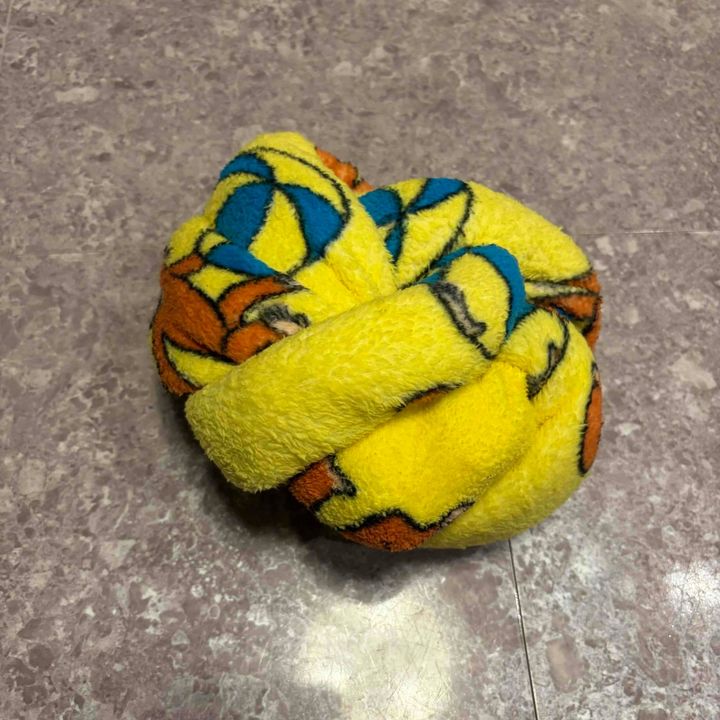 両端を結び目に入れ終わったところ