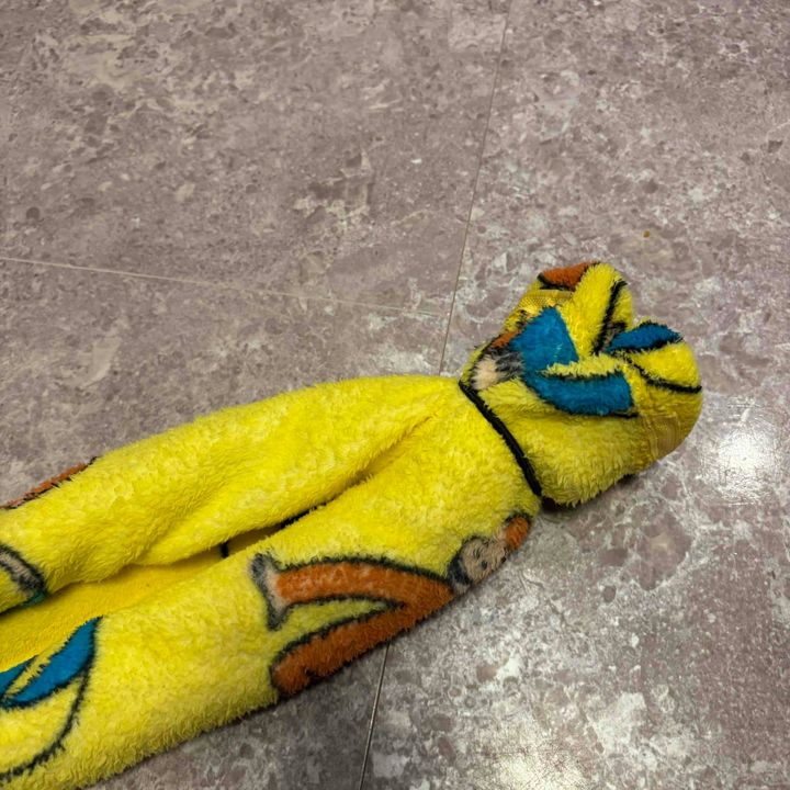 端をゴムで留めたところ